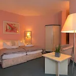 ألتستادهوتيل أن دير فيرا فندق مينينجن