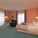 فندق ألتستادهوتيل أن دير فيرا 3*